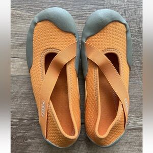 KEEN Roatan Water Shoes Womens Size 8 Slip On Closed Toe Waterproof Orange